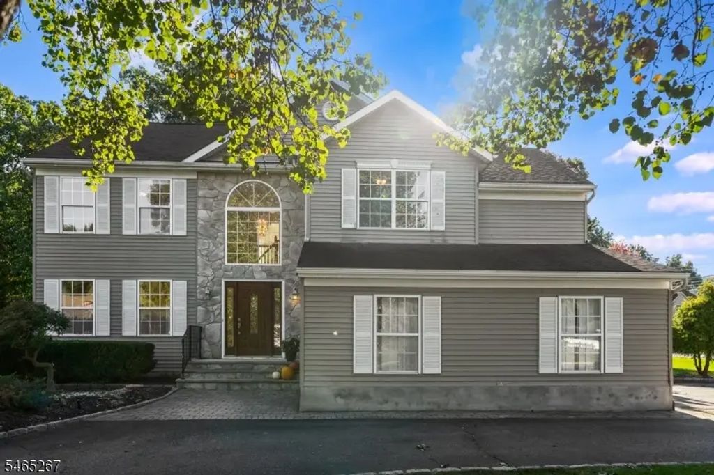 2 Quincy Dr, Jefferson Twp.