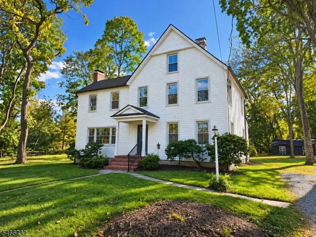 14 Village Rd, Harding Twp.