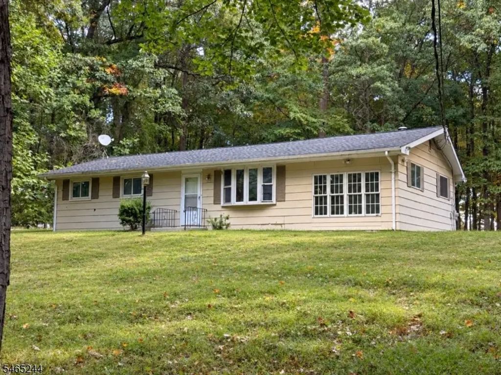 81 Woolf Rd, Alexandria Twp.
