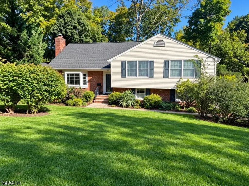 16 Deerfield Rd, New Providence Boro