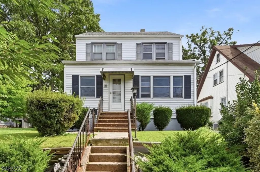 70 Rowland Ave, Clifton City