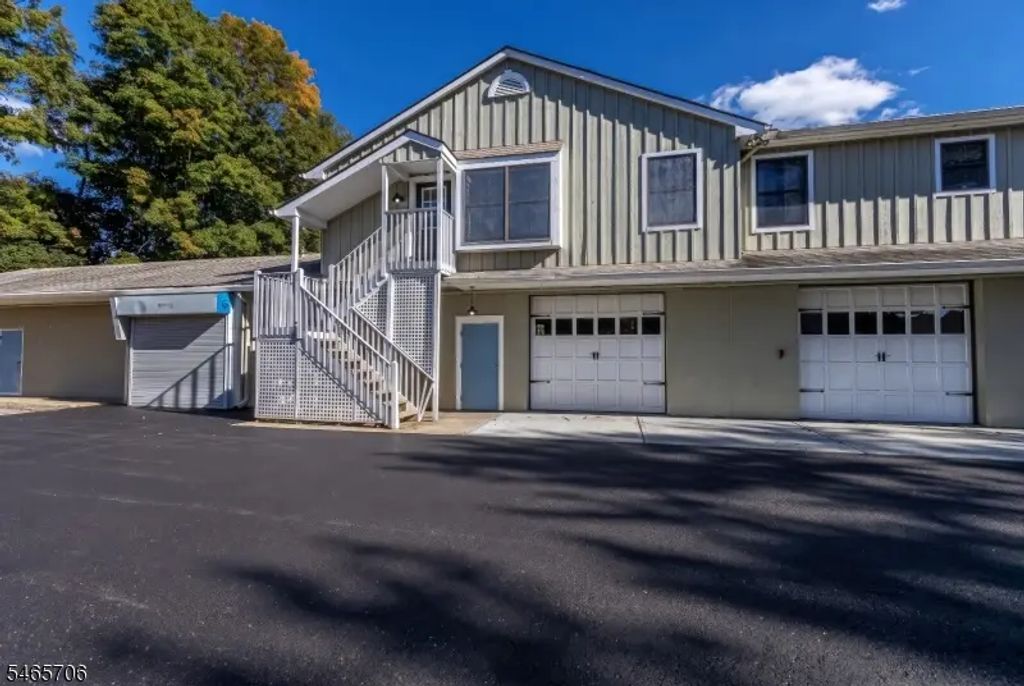 452 County Road 513, Califon Boro