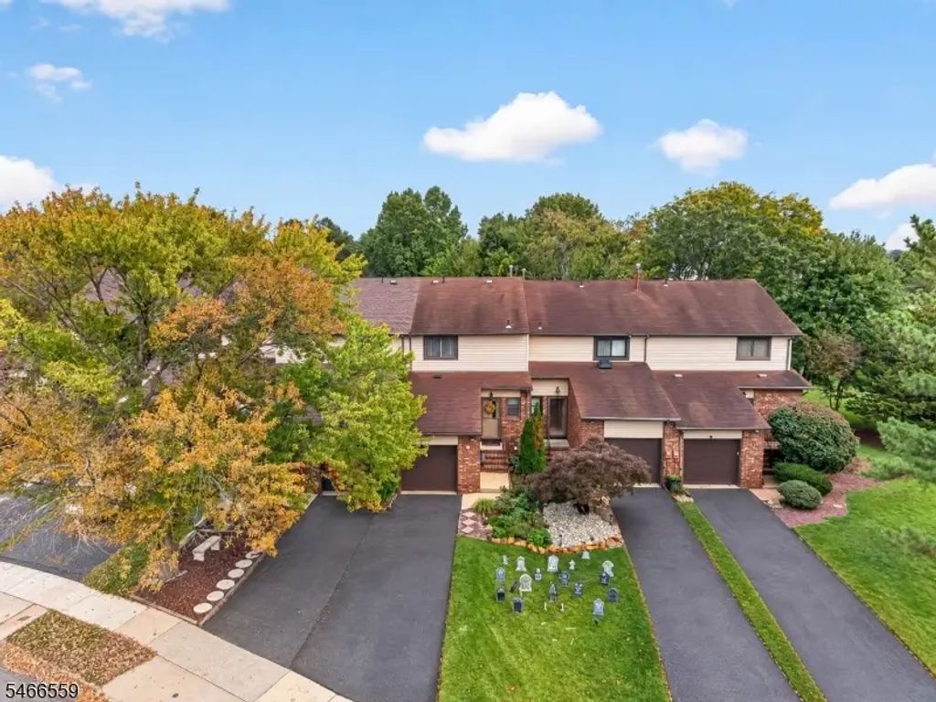 55 Chelsea Cir, Raritan Twp.