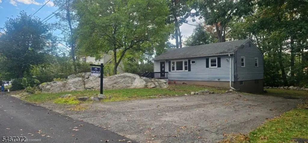 26 Woods Edge Rd, Byram Twp.