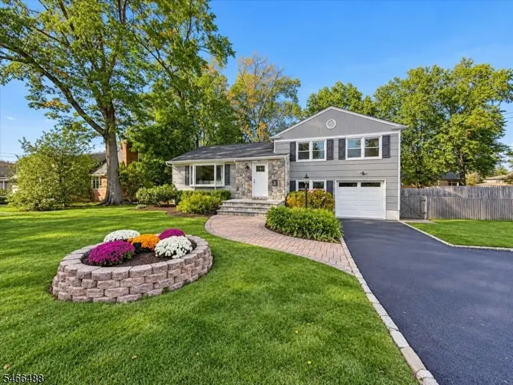 2 Buckingham Dr, Madison Boro