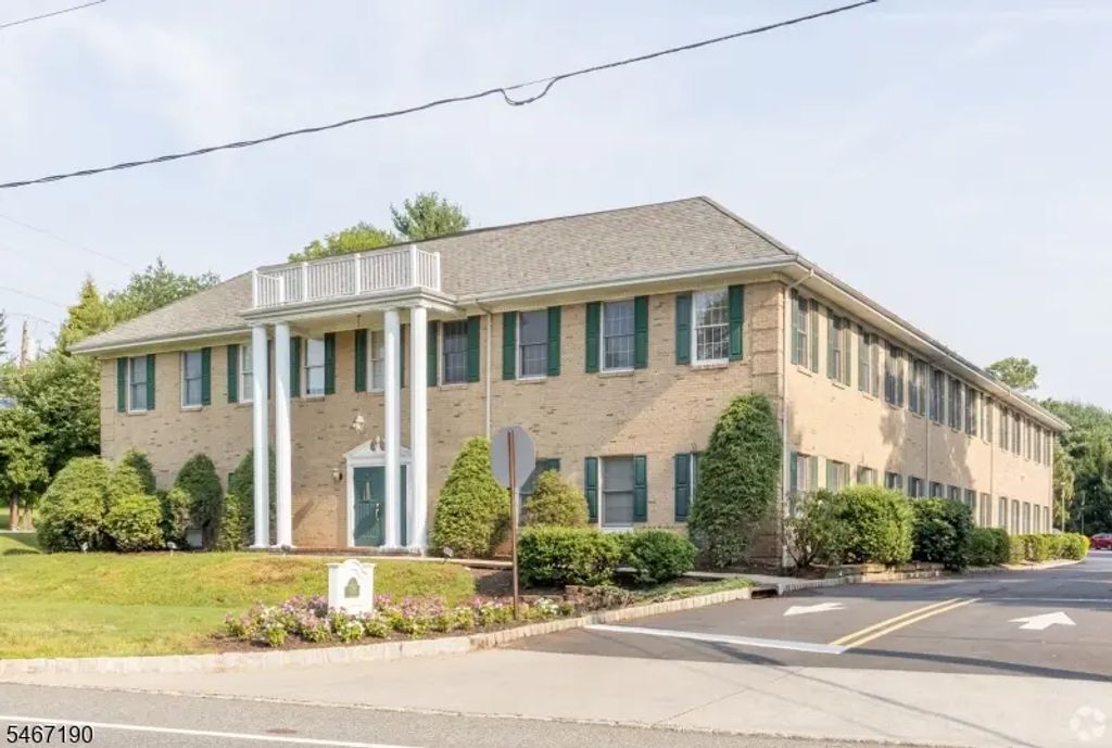 786 Mountain Blvd, Watchung Boro
