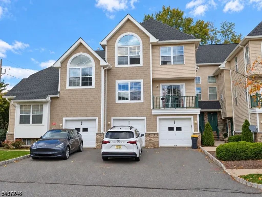 206 Rip Van Dam Ct, Montgomery Twp.