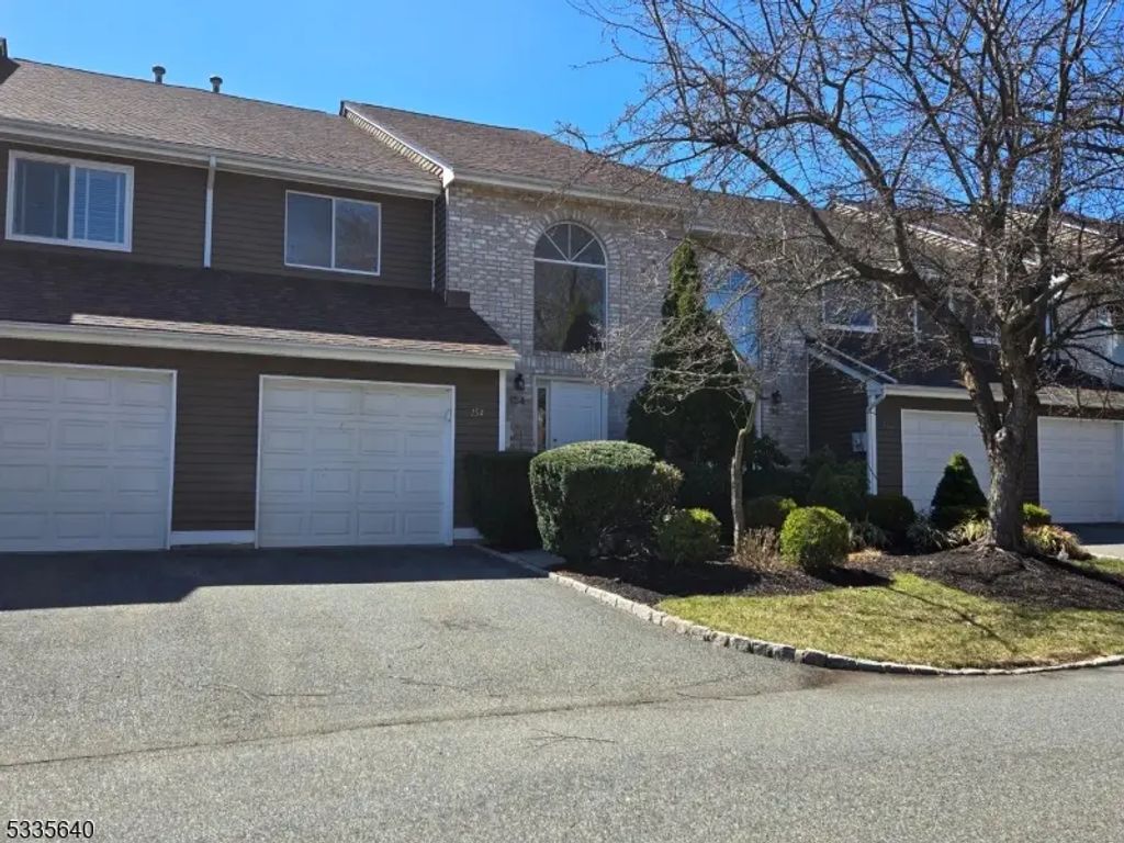 154 Castle Ridge Dr, East Hanover Twp.