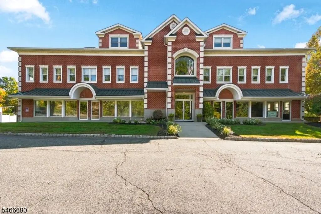 28 Bowling Green Pkwy, Jefferson Twp.