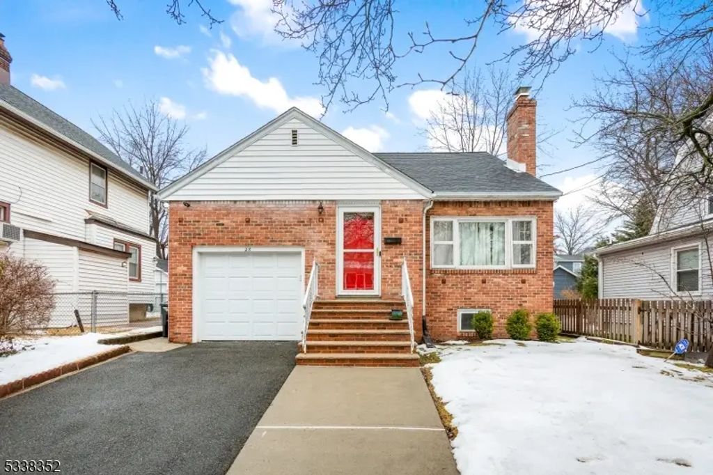 28 Florida St, Maplewood Twp.