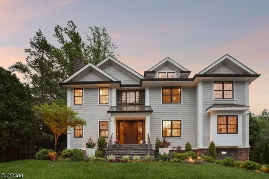 290 Long Hill Dr, Millburn Twp.