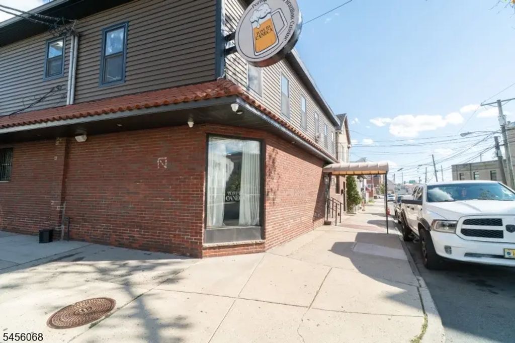 72 Elm Rd, Newark City