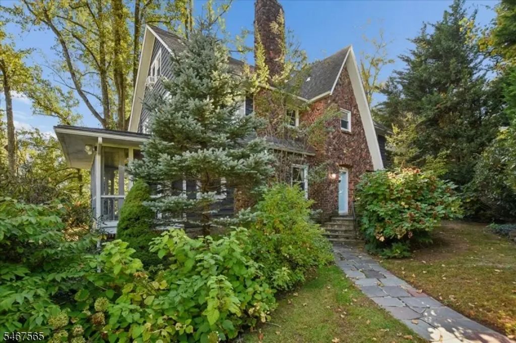 80 Claremont Ave, Maplewood Twp.