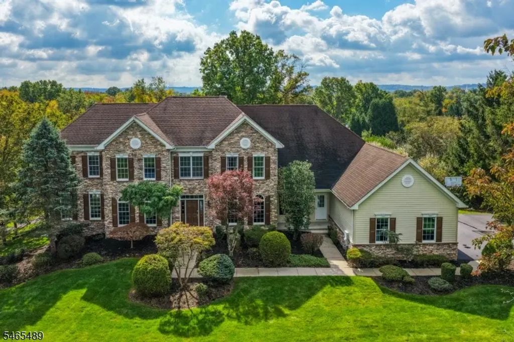 33 Carriage Way, Bernards Twp.