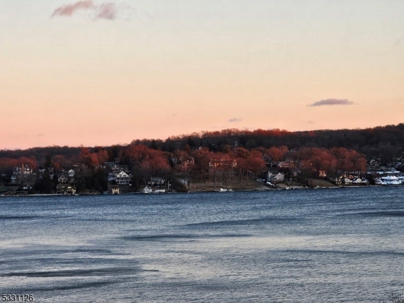 Photo of Listing #3940278