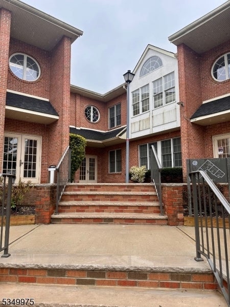 Photo of Listing #3955917