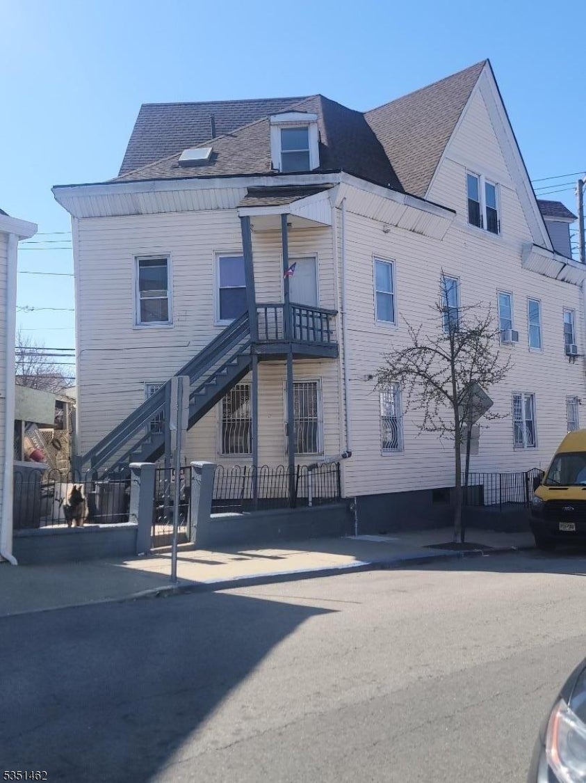 Photo of Listing #3957165
