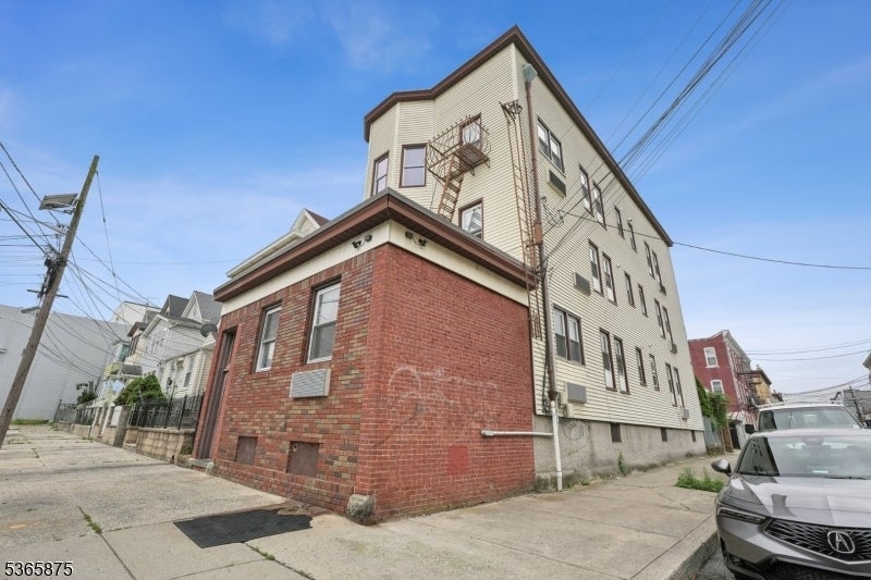 Photo of Listing #3970163