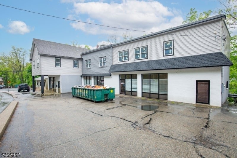 15 Hamburg Turnpike, Bloomingdale Boro