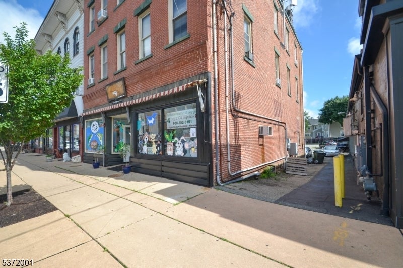 141 Main St, Hackettstown Town