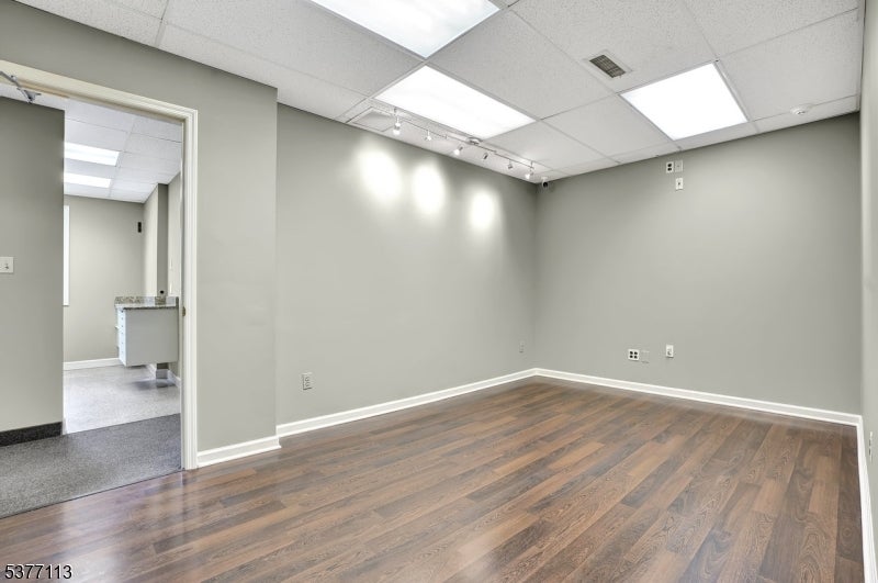 Photo of Listing #3981285