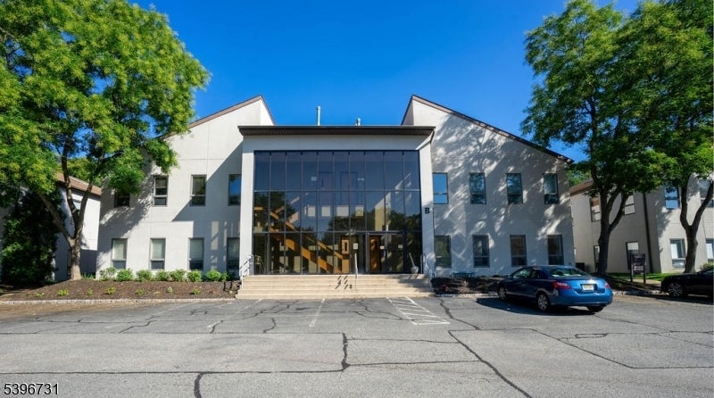 Photo of Listing #3998231