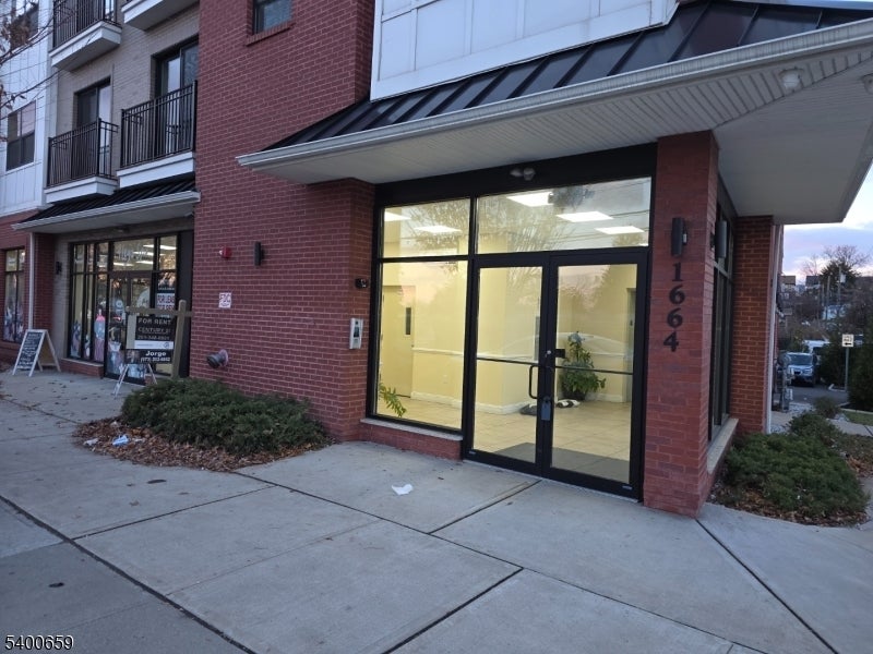 Photo of Listing #4000897