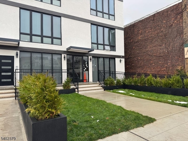 Photo of Listing #4002230