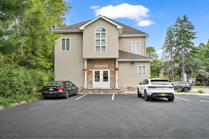 Photo of Listing #4002490