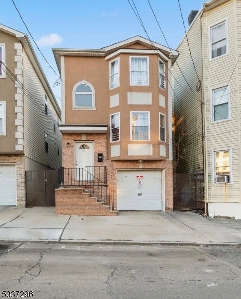 Photo of Listing #3945186