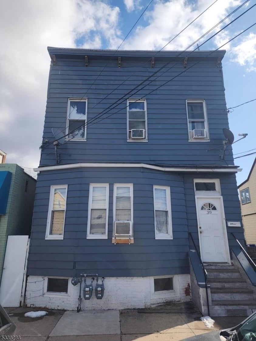 Photo of Listing #3946018