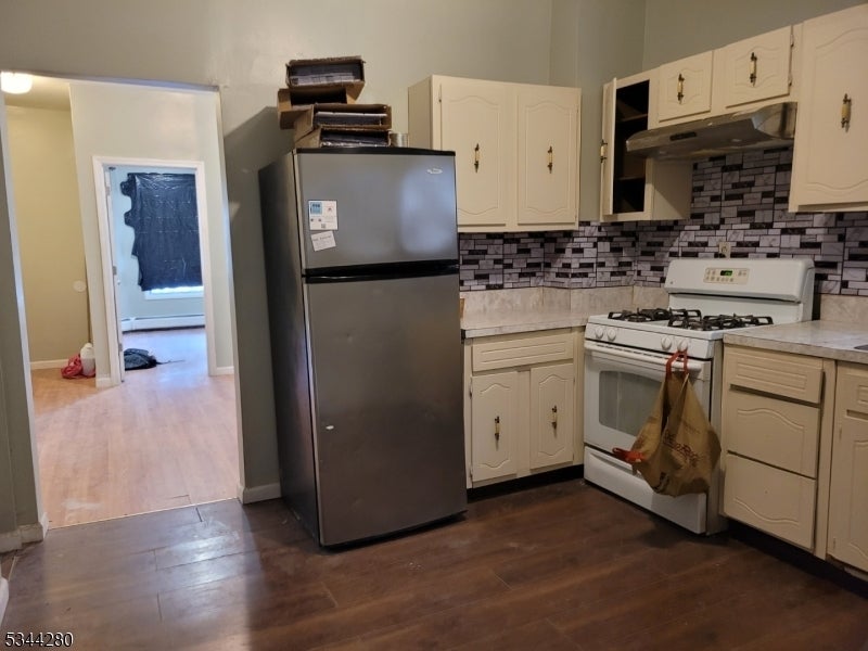 Photo of Listing #3951058