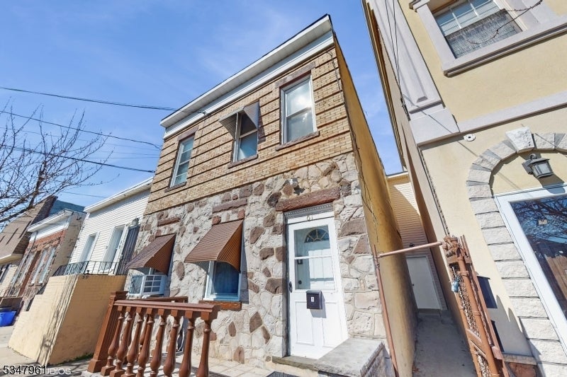 Photo of Listing #3957221