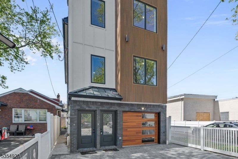 Photo of Listing #3960314