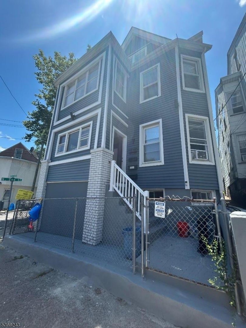 Photo of Listing #3973125