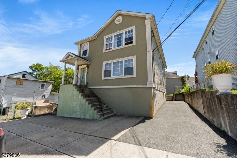 Photo of Listing #3982427