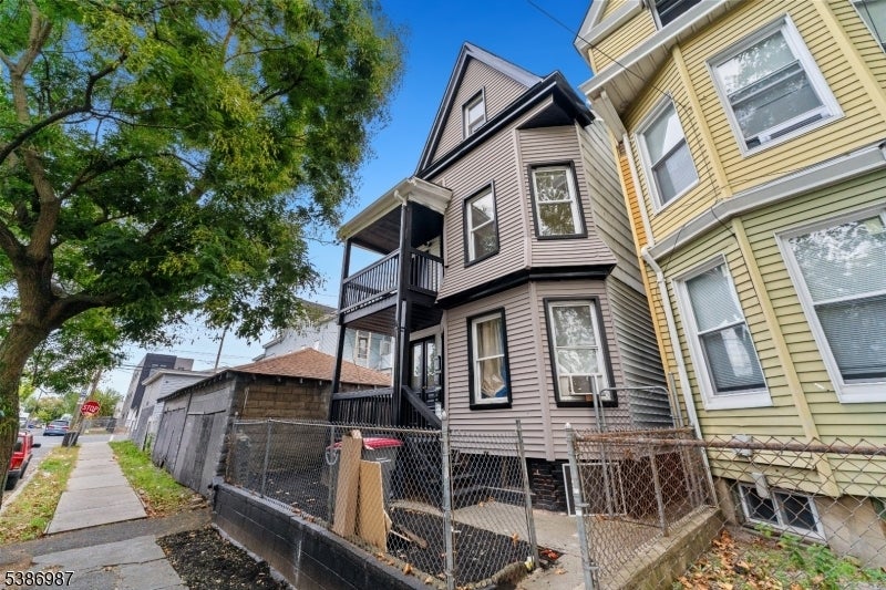 Photo of Listing #3988876