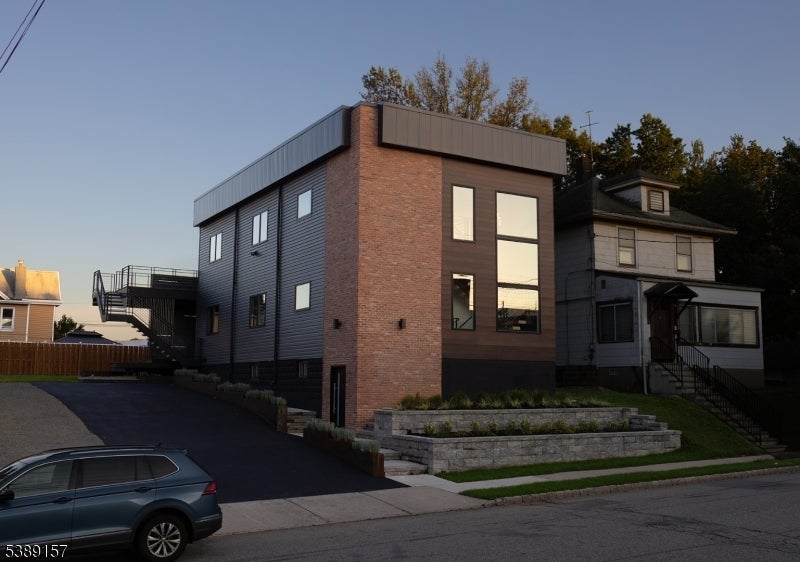 Photo of Listing #3991955