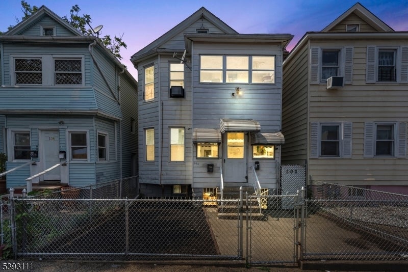 Photo of Listing #3994143