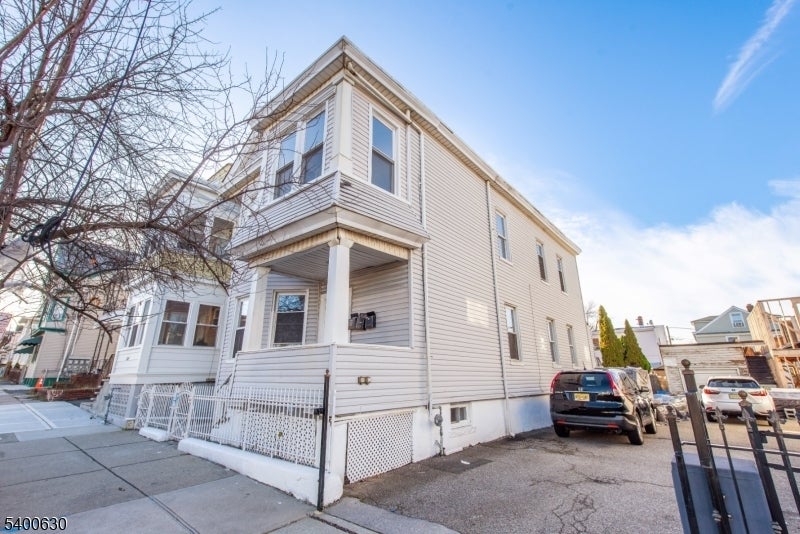 Photo of Listing #4000798