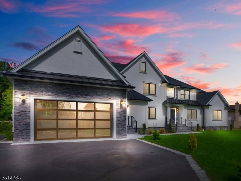 Photo of Listing #3925359