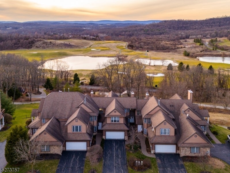Photo of Listing #3935549