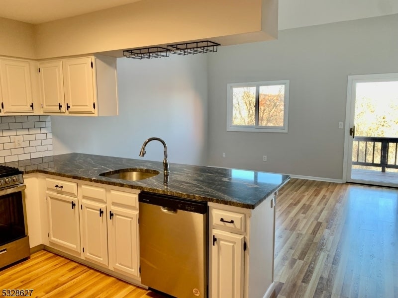 Photo of Listing #3938113
