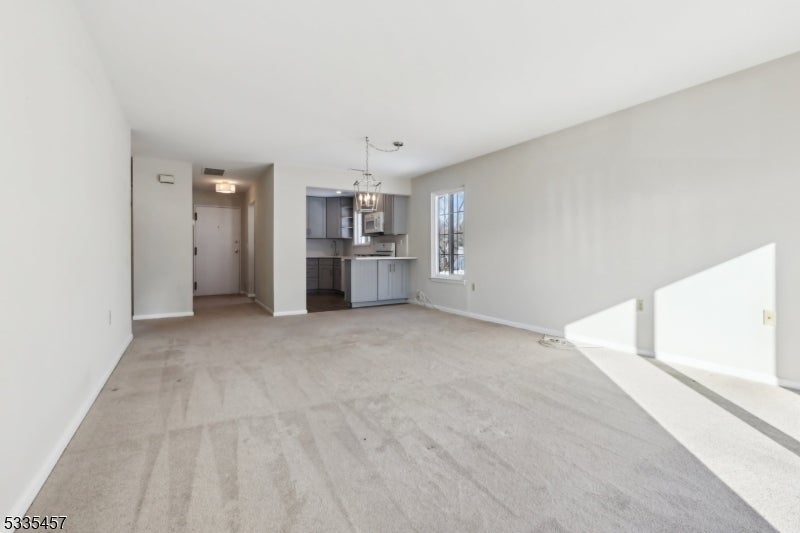 Photo of Listing #3943704