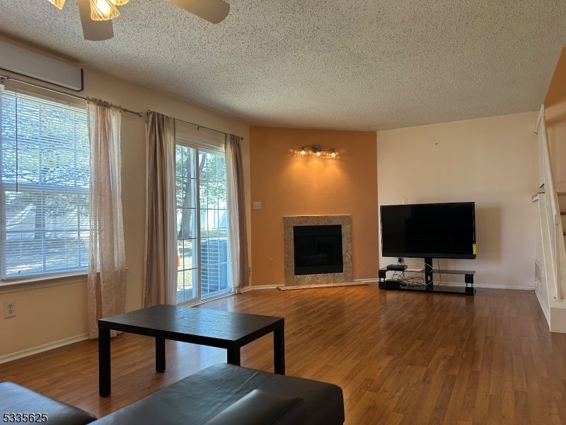 Photo of Listing #3943804