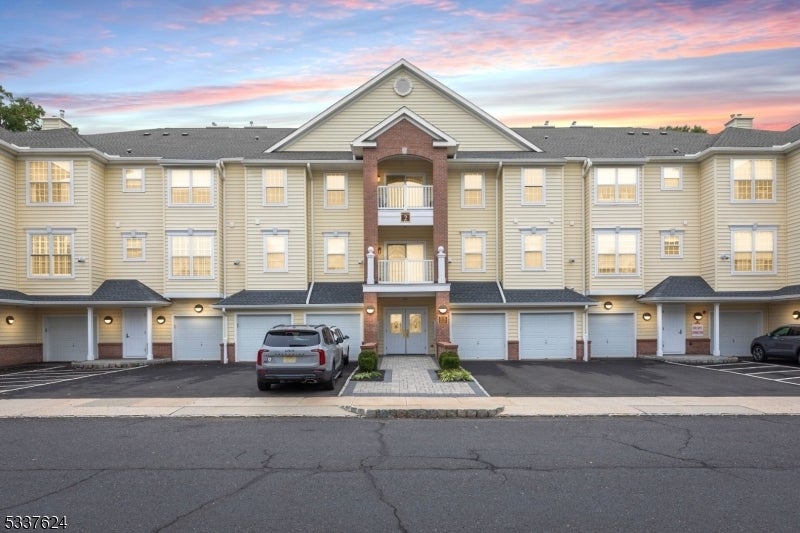 Photo of Listing #3945436