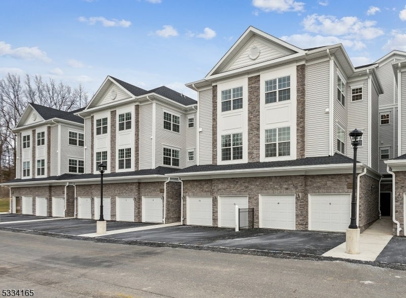 Photo of Listing #3945441