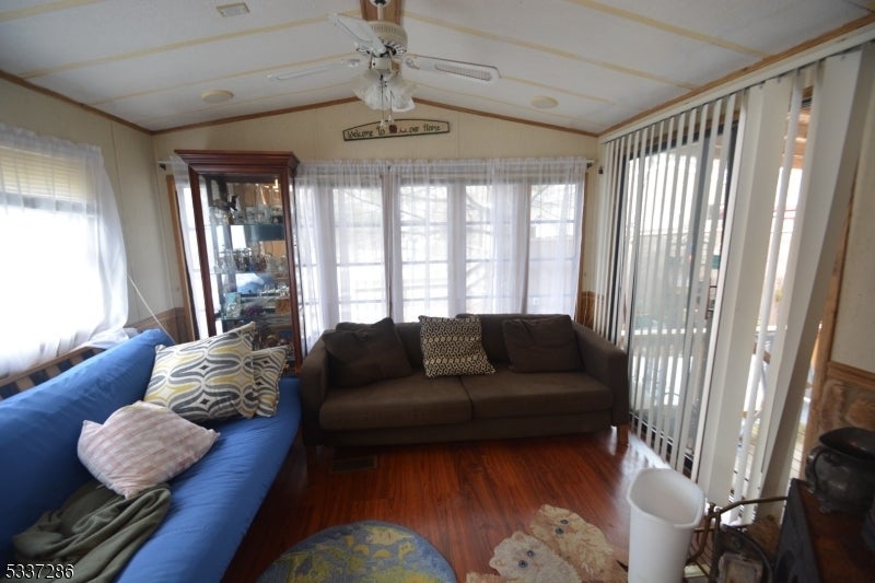 Photo of Listing #3945682