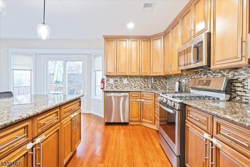Photo of Listing #3946033