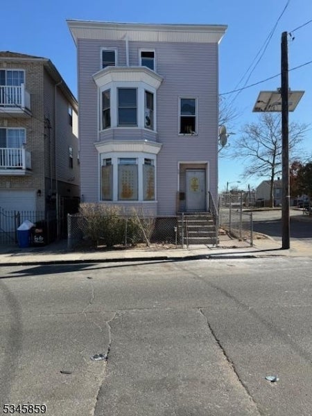 Photo of Listing #3952690
